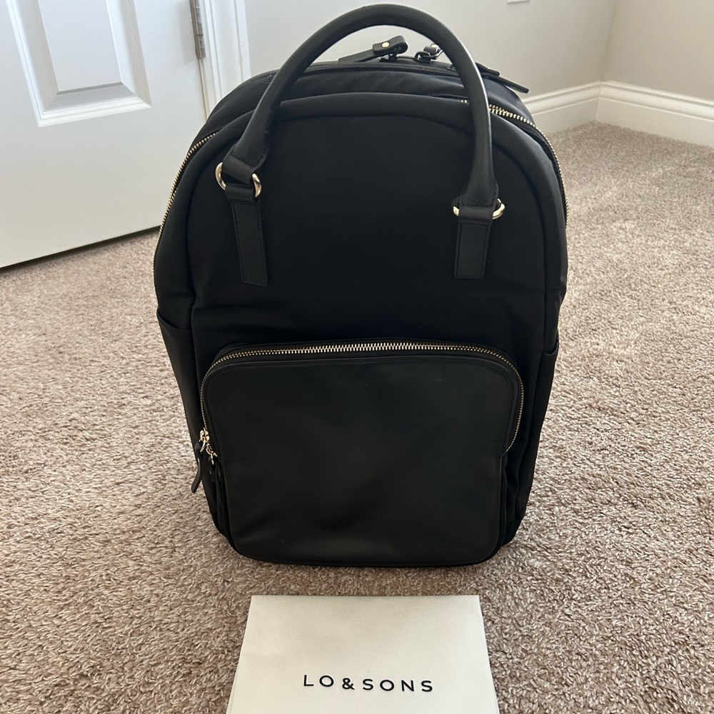 Lo & Sons Black Women’s Rowledge Backpack (original design)

Good condition